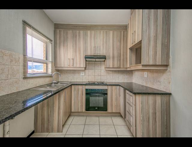 2 BEDROOM DUPLEX TO LET IN WILGEHEUWEL